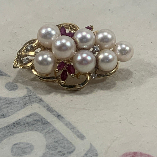 Pearl brooch