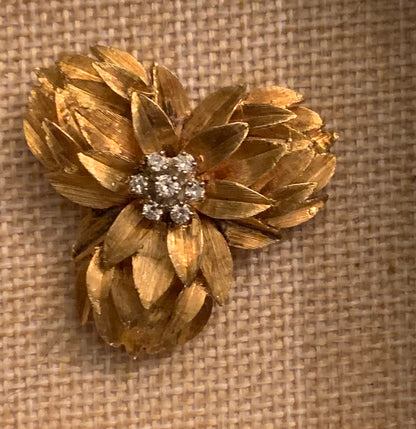Vintage sapphire brooch