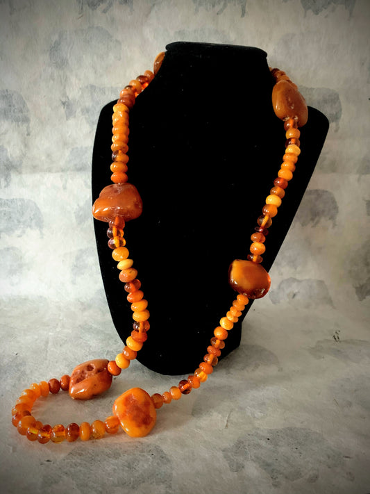 A vintage amber necklace