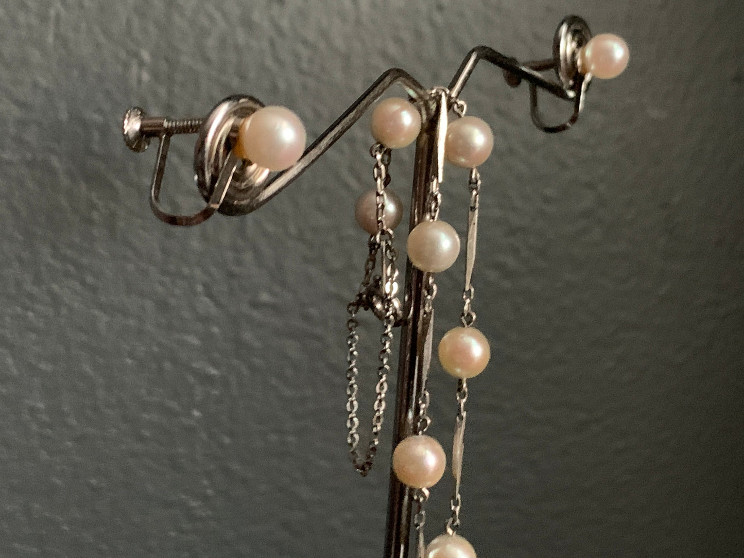 A Pearl and silver ear rings and bracelet