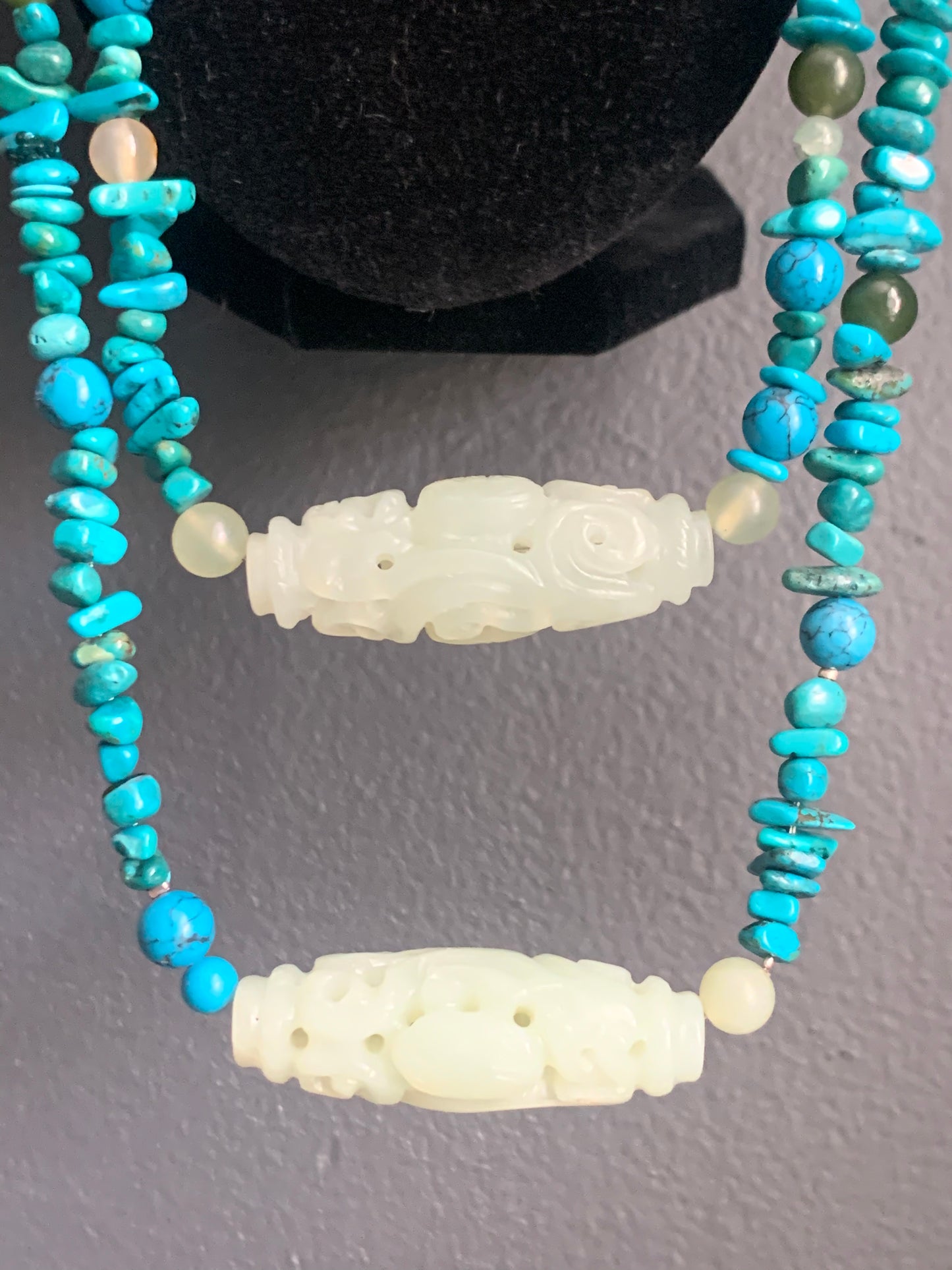 Turquoise beaded necklace with jade