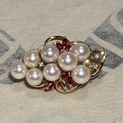 Pearl brooch