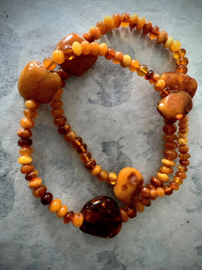 A vintage amber necklace