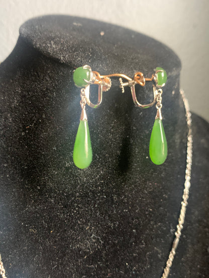 Jade ear ring and necklace set