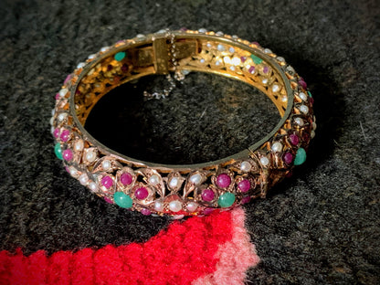 A vintage Indian gold bangle