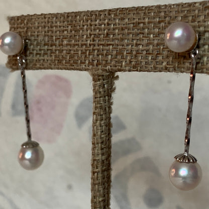 A pair of pearl dangling earrings