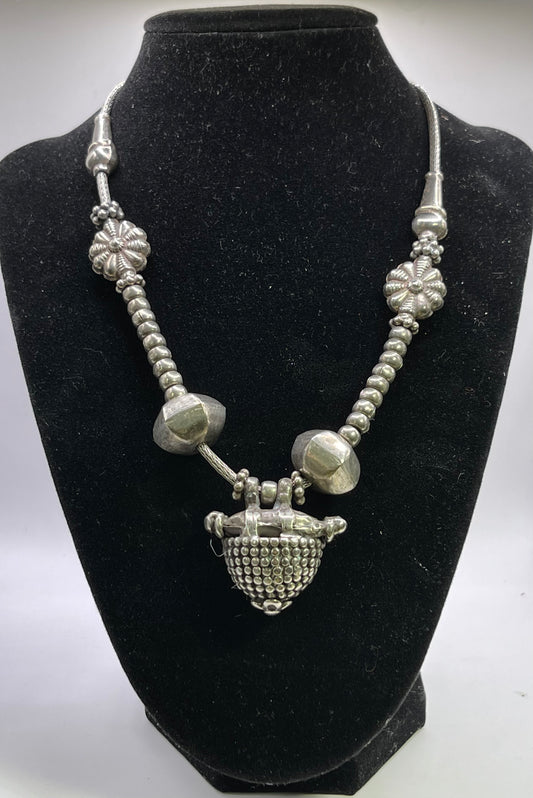 Vintage silver necklace with silver beads from India