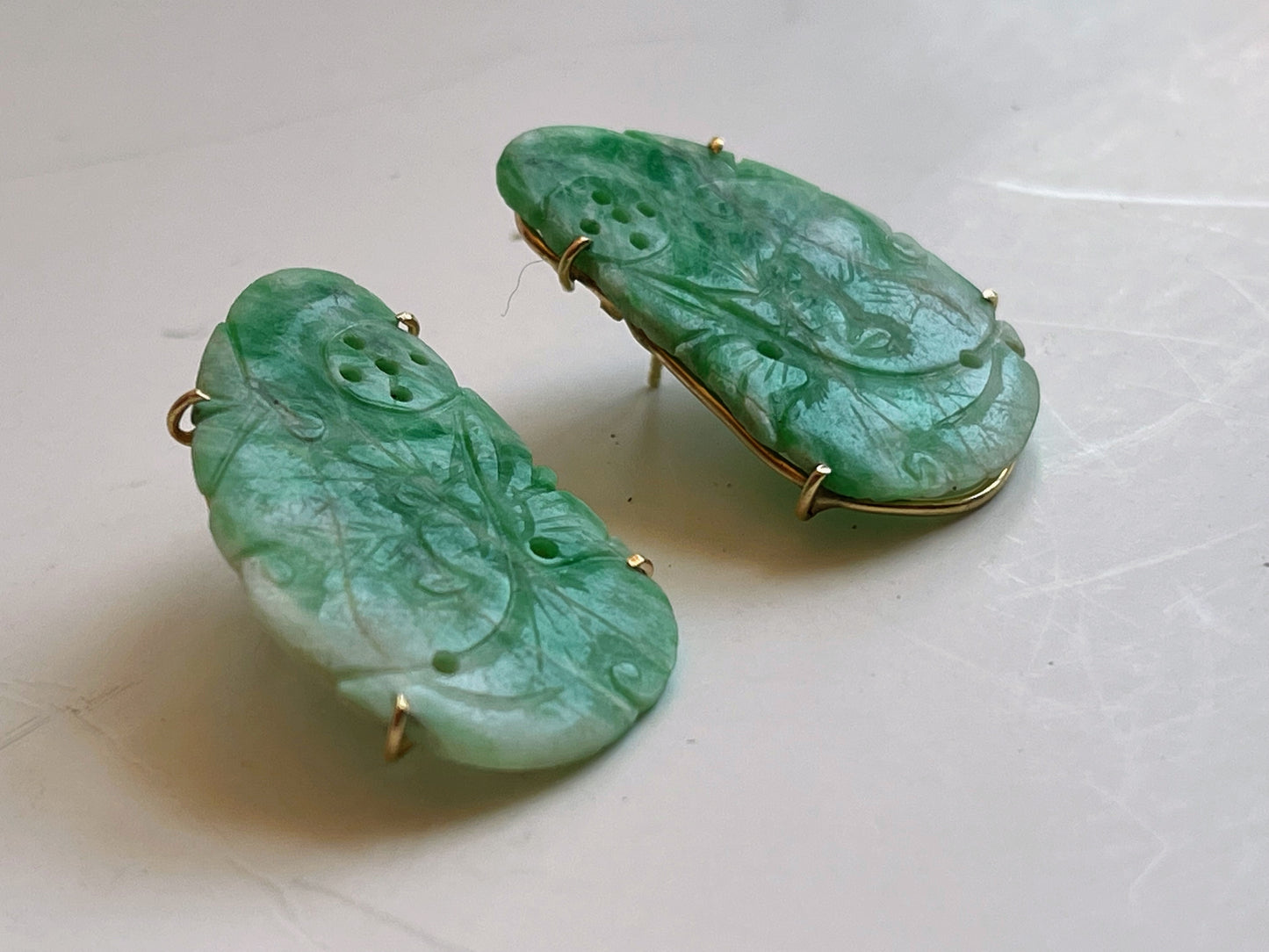 A pair of jade earrings in 14kt gold