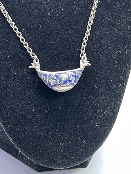 A vintage silver pendant and chain
