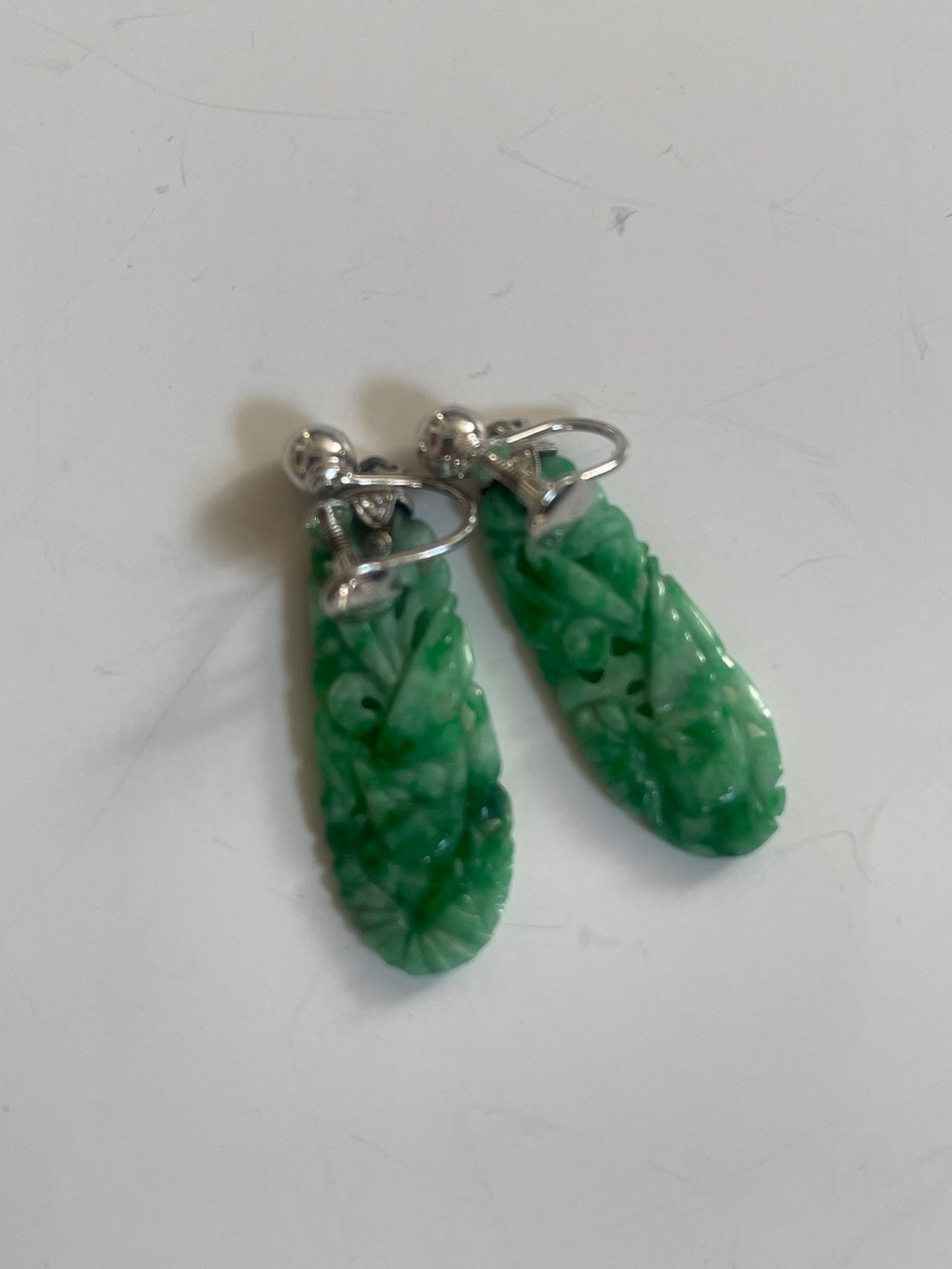 A pair of jade earrings in 14kt white gold
