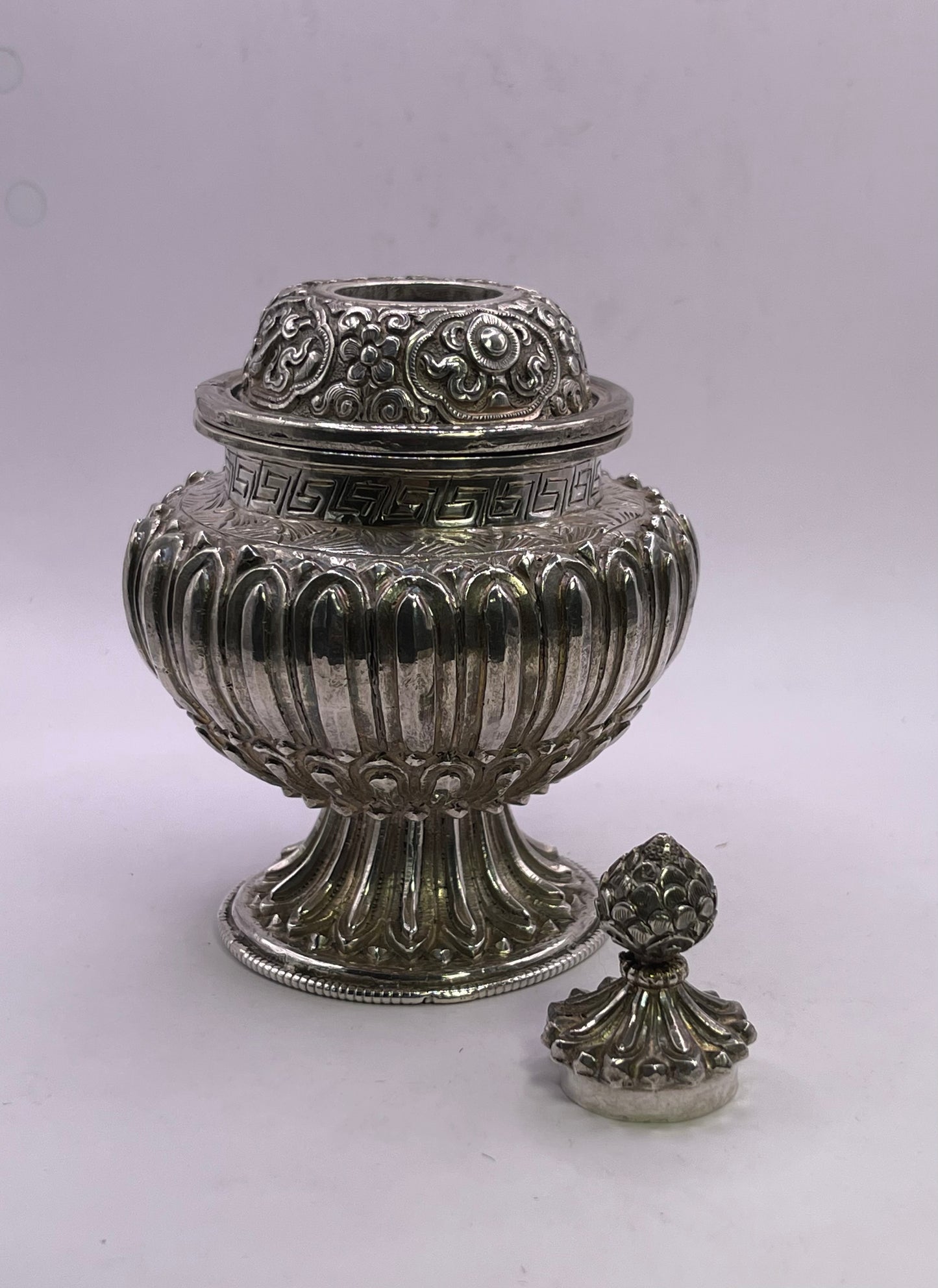 A vintage silver pot - bumpa