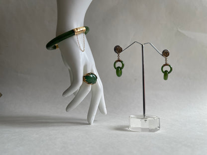 A vintage jade nephrite bangle