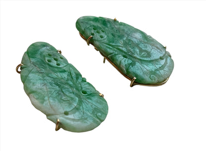 A pair of jade earrings in 14kt gold