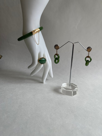A vintage jade nephrite bangle