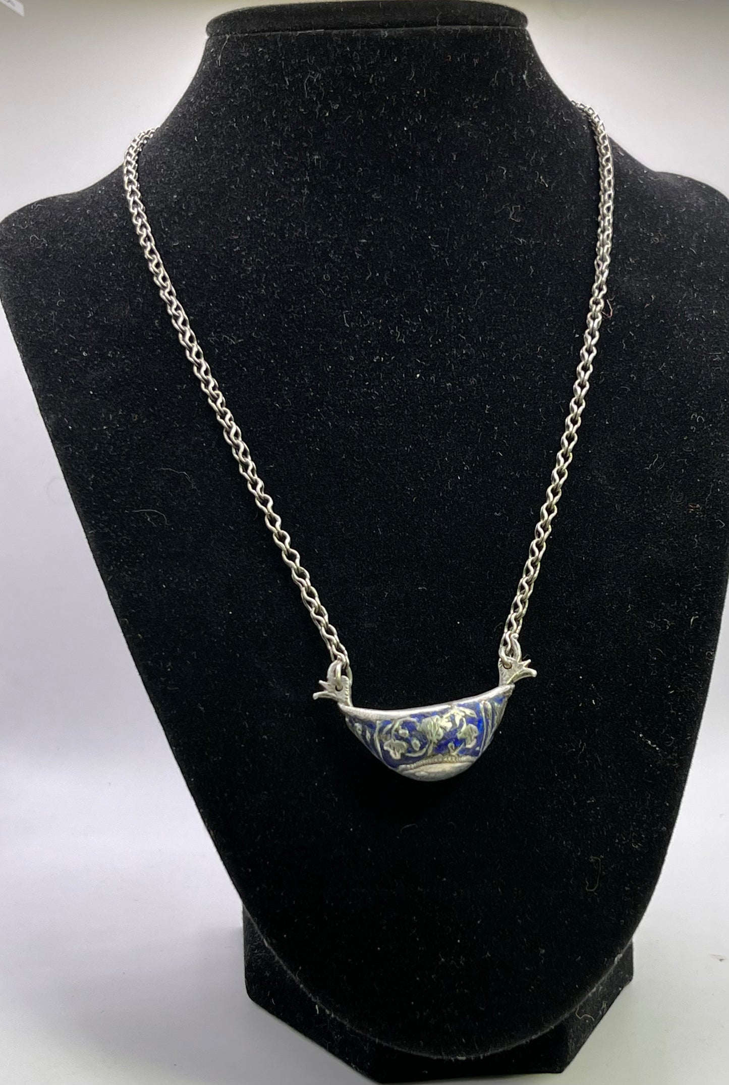 A vintage silver pendant and chain