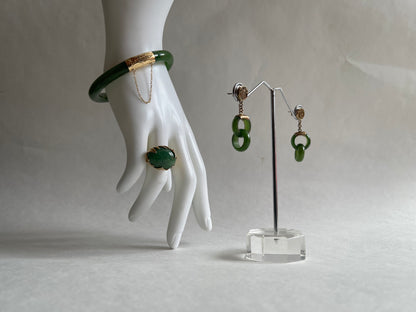 A vintage jade nephrite ring