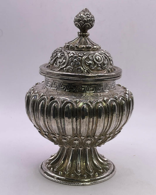 A vintage silver pot - bumpa