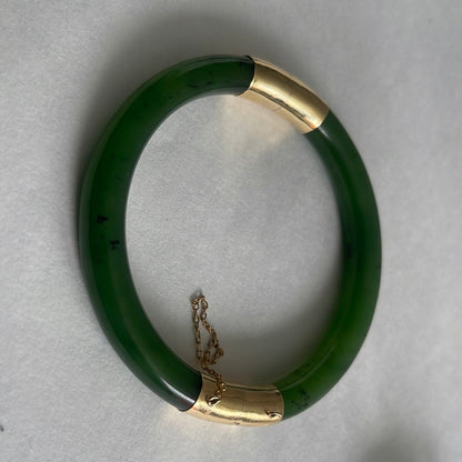 A vintage jade nephrite bangle