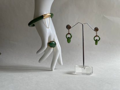 A vintage jade nephrite bangle