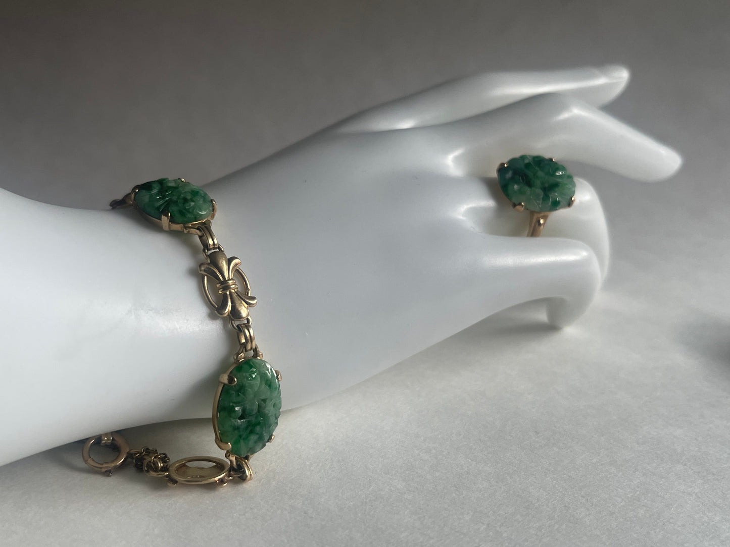 A 14kt gold and jade jewelry set